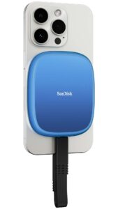 SNDK Creator Phone pSSD with MagSafe Host Device Quarter Left HR