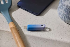 SNDK Creator USB C Flash Drive Lifestyle 10 LR