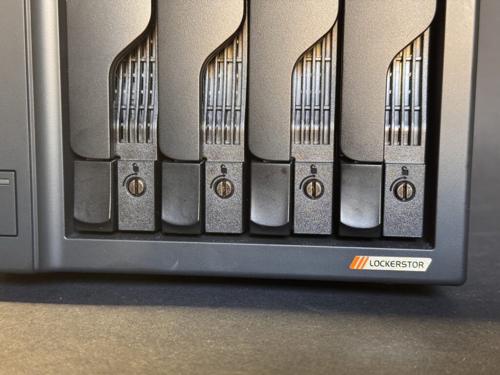 asustor as6804T fronte slitte