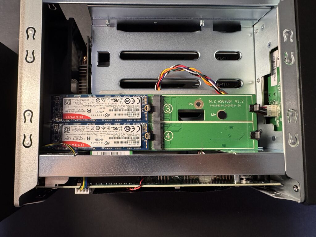 asustor as6804T interno