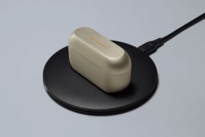 AZ100 N Qi charging