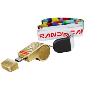 Sandisk presenta la nuova collezione di prodotti la collezione di prodotti con licenza ufficiale FIFA World Cup 2026 23 Render SNDK FIFA USB C Flash Drive Gold wLanyard HERO HR