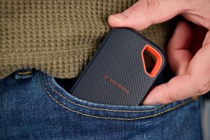 Sandisk introduce la nuova generazione di unità SSD portatili per supportare workflow più rapidi, complessi e contenuti sviluppati con l’AI 12 Copy of Life SNDK Extreme pSSD 45 PIT