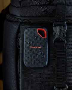 Sandisk introduce la nuova generazione di unità SSD portatili per supportare workflow più rapidi, complessi e contenuti sviluppati con l’AI 7 Copy of Life SNDK Extreme pSSD Black 17 PO Vertical