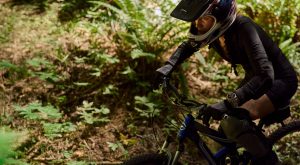 Running urbano in inverno: come allenarsi in sicurezza tra smog, pioggia e buio 9 T REX PRO BIKER 8257