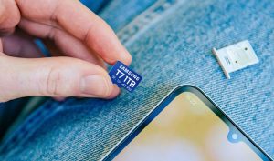 Samsung lancia le nuove microSD T7 e T9 12 Image8 T7 microSD Card Lifestyle