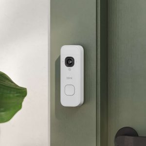 Blink lancia i suoi primi videocitofoni con risoluzione 2K, per una qualità video premium 14 BlinkBatteryDoorbell PR Lifestyle 01
