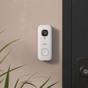 Blink lancia i suoi primi videocitofoni con risoluzione 2K, per una qualità video premium 7 BlinkWiredDoorbell PR Lifestyle 03
