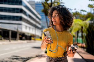 Viaggiare smart: le soluzioni tech di Cellularline, Music Sound, Interphone e Skross 39 USB C TO C CABLE LACE – CELLULARLINE 3