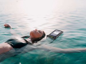 Viaggiare smart: le soluzioni tech di Cellularline, Music Sound, Interphone e Skross 44 VOYAGER FLOATY Cellularline 4
