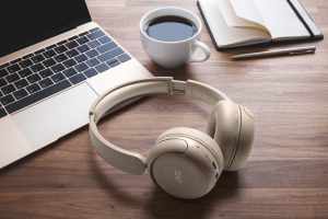 JVC presenta le nuove HA-S59W: eleganti cuffie wireless dal suono coinvolgente e dal comfort prolungato 12 JVC HA S59W C Layflat
