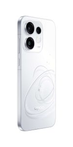 OPPO presenta la serie Reno16: design innovativo e fotografia creativa al centro dell'esperienza mobile 41 Product images Pop White front45right RGB 4