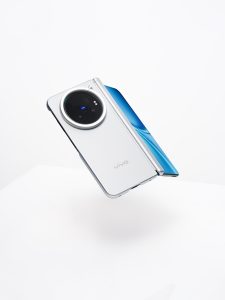 vivo X Fold6 in Italia entro il 2026: la nuova era della fotografia pieghevole 6 vivo X Fold6 Blue Cover