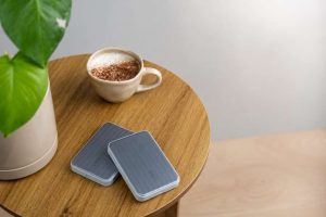 Xtorm arriva in Italia: performance e innovazione per la ricarica mobile di nuova generazione 21 LINQ LQ2WP102S Koffie tafel 02
