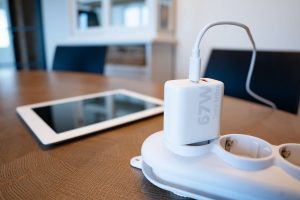 Xtorm arriva in Italia: performance e innovazione per la ricarica mobile di nuova generazione 33 Xtorm XEC067 Socket Charging Tablet 01