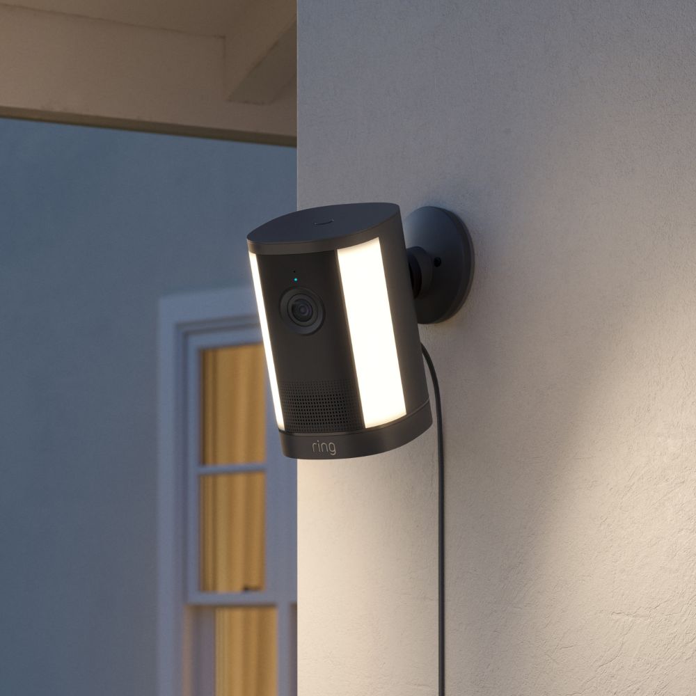 Ring annuncia quattro nuove videocamere 4K e una videocamera Pan-Tilt per interni 6 Spotlight Camera