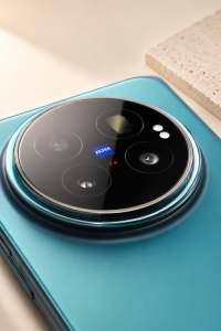 vivo X Fold6 arriva in Italia e porta la fotografia dei pieghevoli a un nuovo livello con il primo supporto al mondo per teleconvertitore esterno 7 vivo X Fold6 Blue ITA PR Camera